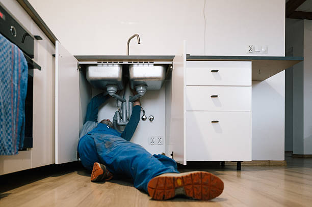 Professional Emergency Plumber technician working in Gordon, PA
